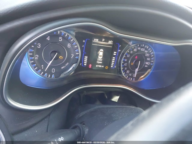 2016 Chrysler 200 Limited მანქანა იყიდება აუქციონზე, vin: 1C3CCCAG6GN100932, აუქციონის ნომერი: 44419419