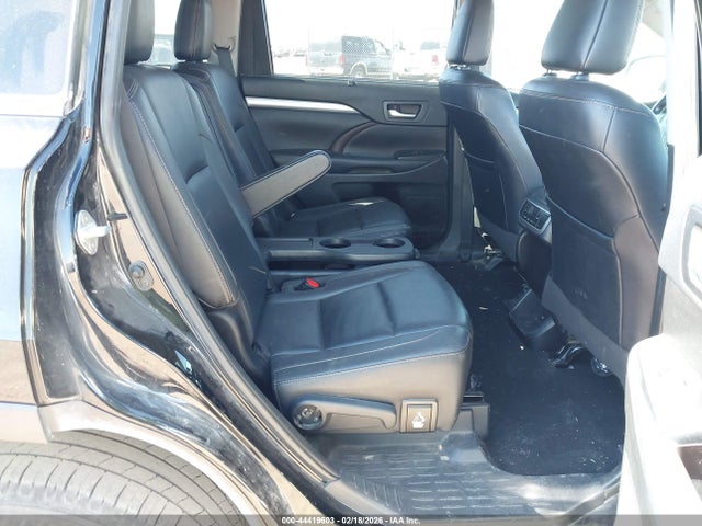 5TDKZRFHXKS559023 Toyota Highlander Xle