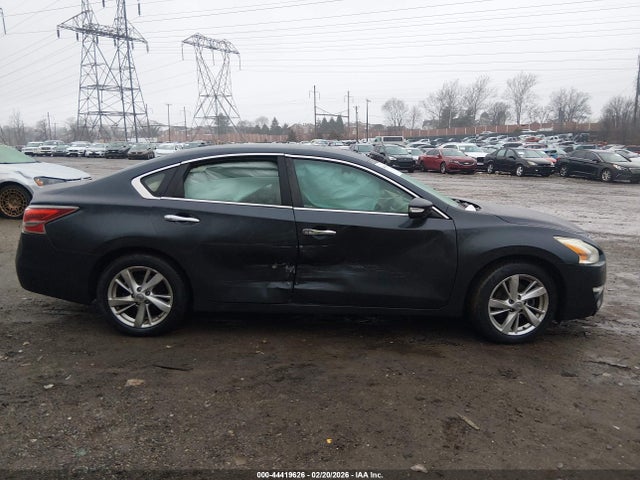 2015 Nissan Altima 2.5/2.5 S/2.5 Sl/2.5 Sv მანქანა იყიდება აუქციონზე, vin: 1N4AL3AP7FC250048, აუქციონის ნომერი: 44419626
