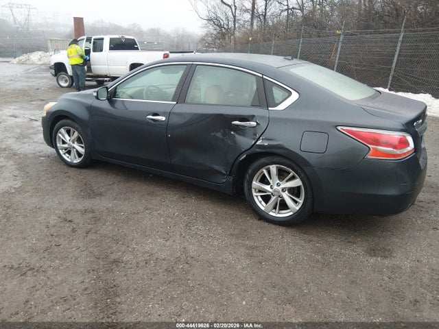 2015 Nissan Altima 2.5/2.5 S/2.5 Sl/2.5 Sv მანქანა იყიდება აუქციონზე, vin: 1N4AL3AP7FC250048, აუქციონის ნომერი: 44419626