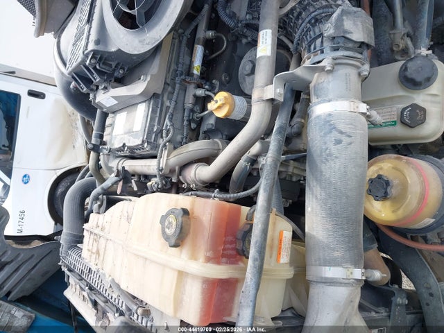 44419709 :رقم المزاد ، 3AKJGEDR2JDJR9673 vin ، 2018 Freightliner Cascadia 125 مزاد بيع