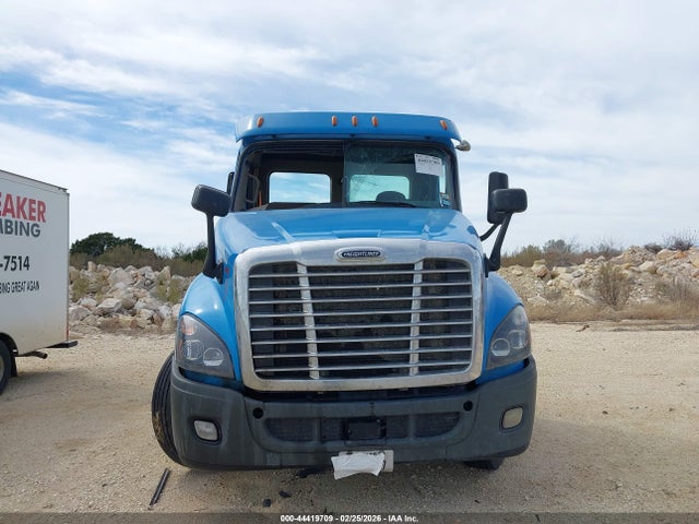 44419709 :رقم المزاد ، 3AKJGEDR2JDJR9673 vin ، 2018 Freightliner Cascadia 125 مزاد بيع
