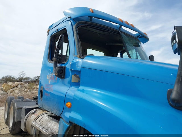 44419709 :رقم المزاد ، 3AKJGEDR2JDJR9673 vin ، 2018 Freightliner Cascadia 125 مزاد بيع