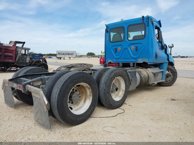 44419709 :رقم المزاد ، 3AKJGEDR2JDJR9673 vin ، 2018 Freightliner Cascadia 125 مزاد بيع