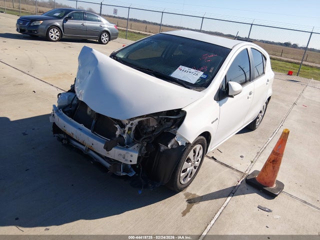 JTDKDTB35E1561740 Toyota Prius C Two