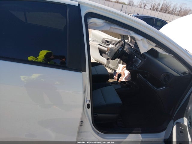 JTDKDTB35E1561740 Toyota Prius C Two