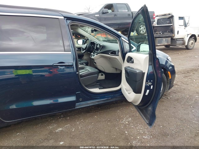 2C4RC1BG6NR218097 Chrysler Pacifica Touring L