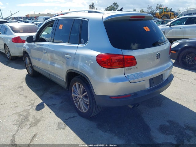 2012 VOLKSWAGEN TIGUAN WVGAV7AX6CW528178 Photo 2