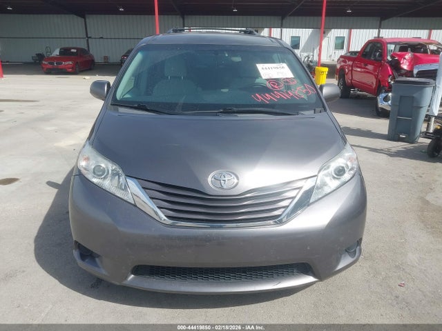 5TDKK3DC2GS731142 Toyota Sienna Le 8 Passenger