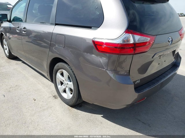 5TDKK3DC2GS731142 Toyota Sienna Le 8 Passenger
