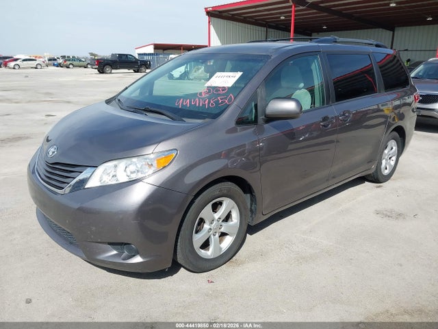 5TDKK3DC2GS731142 Toyota Sienna Le 8 Passenger