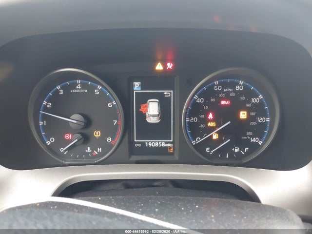 Toyota RAV4 LE 2018 JTMZFREV1JJ730557 Image 15