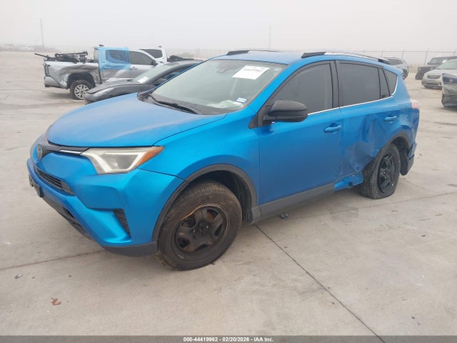 Toyota RAV4 LE 2018 JTMZFREV1JJ730557 Image 2