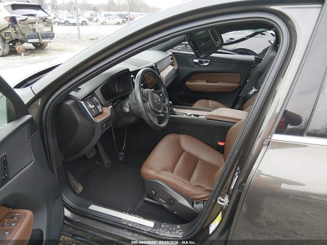 2021 VOLVO XC60 YV4102RK8M1850606 Photo 4