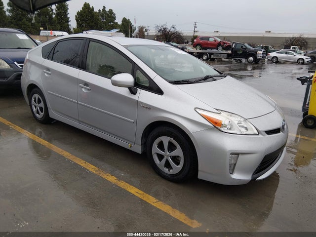 Toyota Prius Three 2015 JTDKN3DU3F1914576 main image