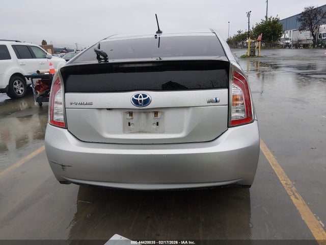 Toyota Prius Three 2015 JTDKN3DU3F1914576 Image 16