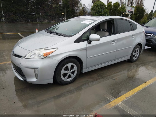 Toyota Prius Three 2015 JTDKN3DU3F1914576 Image 2
