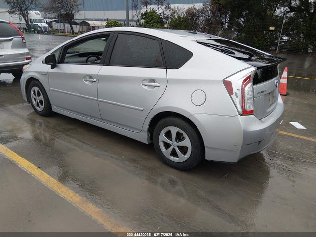 Toyota Prius Three 2015 JTDKN3DU3F1914576 Image 3