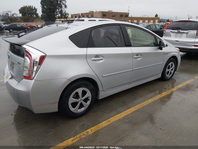 Toyota Prius Three 2015 JTDKN3DU3F1914576 Image 4