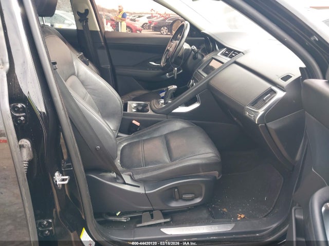 2019 JAGUAR E-PACE SADFJ2FX0K1Z42302 Photo 4