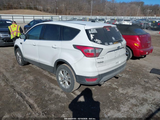 2017 FORD ESCAPE 1FMCU9G99HUB04240 Photo 2