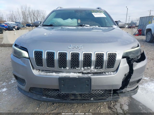 44420237 :رقم المزاد ، 1C4PJMCB5MD242717 vin ، 2021 Jeep Cherokee Latitude 4x4 مزاد بيع