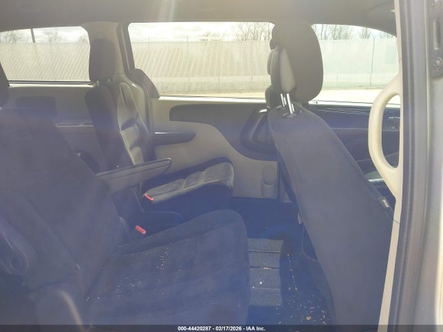 2C4RDGBG6GR115880 Dodge Grand Caravan Se Plus