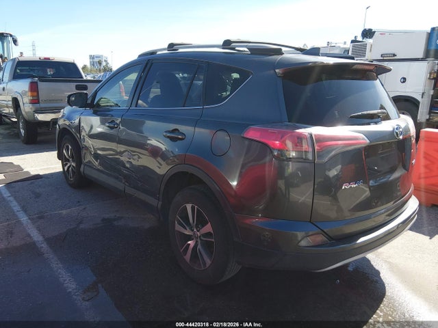 JTMWFREV2JJ749878 Toyota Rav4 Xle