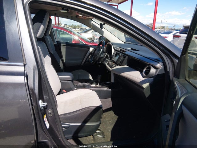 JTMWFREV2JJ749878 Toyota Rav4 Xle