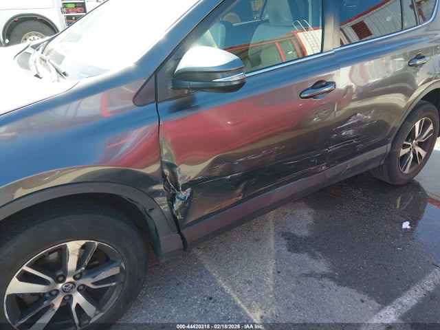 JTMWFREV2JJ749878 Toyota Rav4 Xle