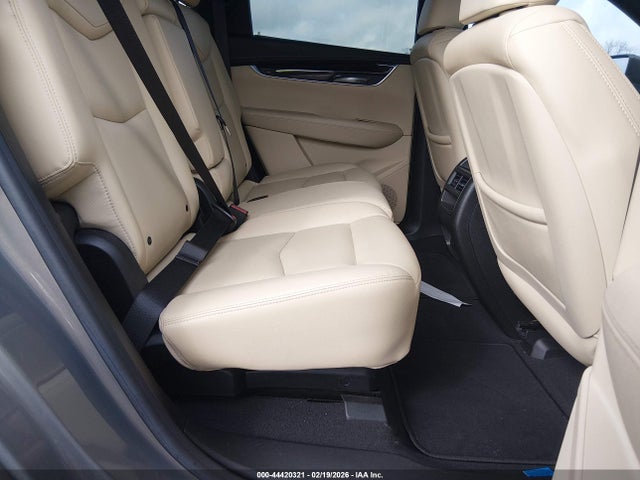 44420321 :رقم المزاد ، 1GYKNARSXHZ256023 vin ، 2017 Cadillac Xt5 Standard مزاد بيع