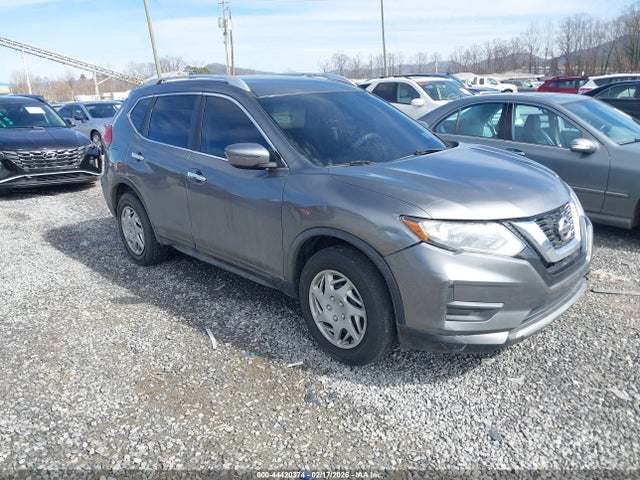 2017 Nissan Rogue S მანქანა იყიდება აუქციონზე, vin: JN8AT2MV8HW262939, აუქციონის ნომერი: 44420374