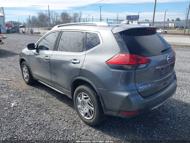 2017 Nissan Rogue S მანქანა იყიდება აუქციონზე, vin: JN8AT2MV8HW262939, აუქციონის ნომერი: 44420374