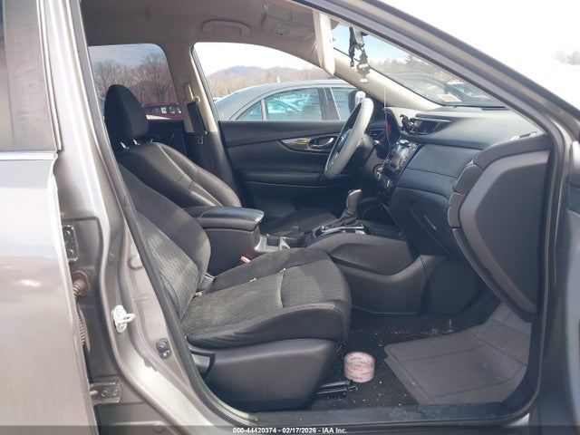 2017 Nissan Rogue S მანქანა იყიდება აუქციონზე, vin: JN8AT2MV8HW262939, აუქციონის ნომერი: 44420374