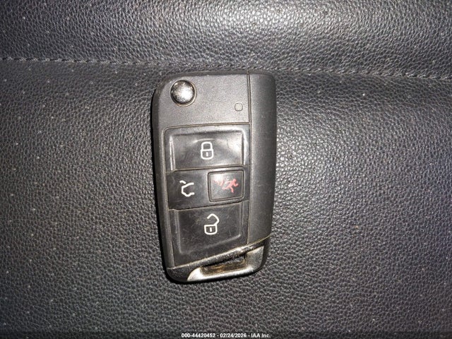 Продажа на аукционе авто 2016 Volkswagen Golf Sportwagen Tsi Limited Edition, vin: 3VWC17AU4GM522672, номер лота: 44420452