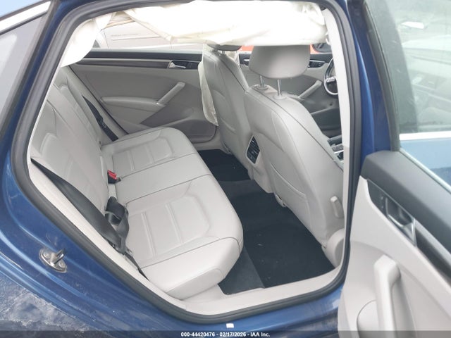 Продажа на аукционе авто 2017 Volkswagen Passat 1.8t Se, vin: 1VWBT7A33HC048844, номер лота: 44420476
