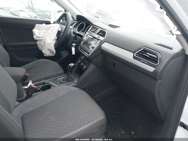 44420588 :رقم المزاد ، 3VV1B7AXXMM022739 vin ، 2021 Volkswagen Tiguan 2.0t S مزاد بيع