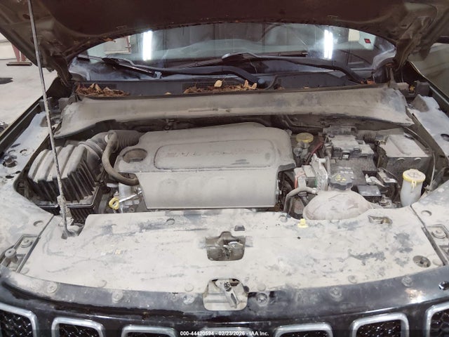 3C4NJDBBXJT116822 Jeep Compass Latitude 4x4