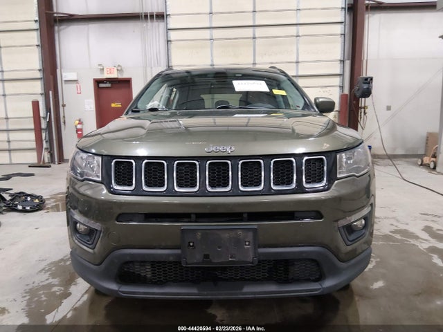 3C4NJDBBXJT116822 Jeep Compass Latitude 4x4