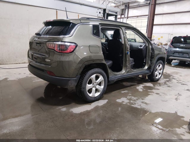 3C4NJDBBXJT116822 Jeep Compass Latitude 4x4