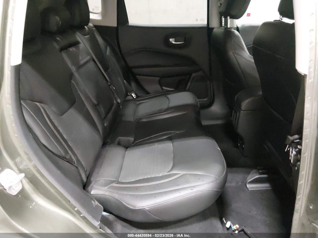 3C4NJDBBXJT116822 Jeep Compass Latitude 4x4