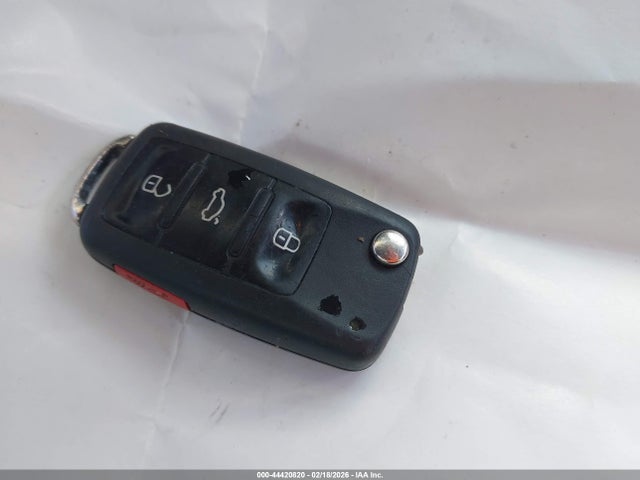 3VW517AT6FM801717 Volkswagen Beetle 1.8t