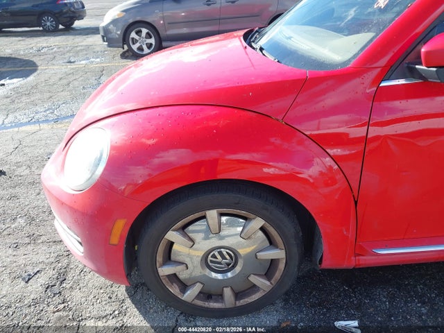 3VW517AT6FM801717 Volkswagen Beetle 1.8t