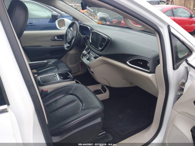Продаж на аукціоні авто 2022 Chrysler Pacifica Touring L, vin: 2C4RC1BG5NR141884, номер лоту: 44420907