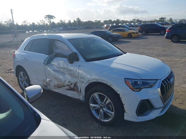 2021 Audi Q3 Premium 45 Tfsi S Line Quattro Tiptronic მანქანა იყიდება აუქციონზე, vin: WA1DECF31M1030978, აუქციონის ნომერი: 44420924