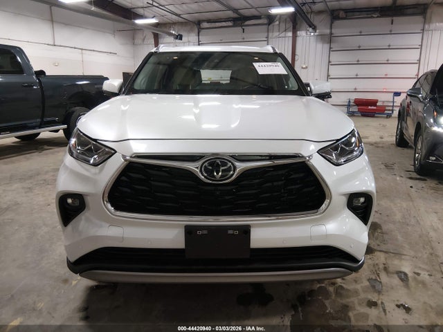 2024 Toyota Highlander Platinum მანქანა იყიდება აუქციონზე, vin: 5TDKDRBH2RS572279, აუქციონის ნომერი: 44420940