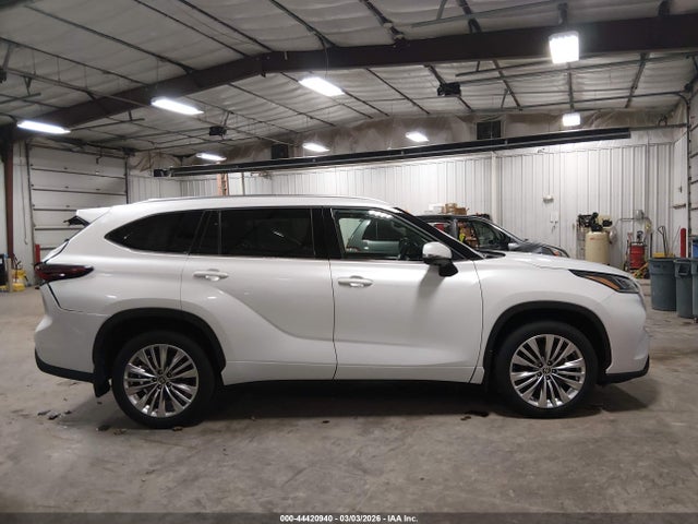 2024 Toyota Highlander Platinum მანქანა იყიდება აუქციონზე, vin: 5TDKDRBH2RS572279, აუქციონის ნომერი: 44420940