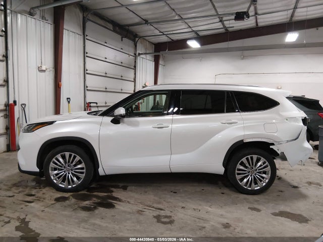 2024 Toyota Highlander Platinum მანქანა იყიდება აუქციონზე, vin: 5TDKDRBH2RS572279, აუქციონის ნომერი: 44420940