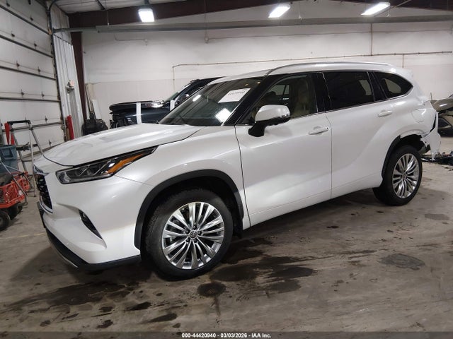 2024 Toyota Highlander Platinum მანქანა იყიდება აუქციონზე, vin: 5TDKDRBH2RS572279, აუქციონის ნომერი: 44420940