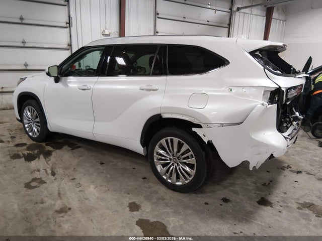 2024 Toyota Highlander Platinum მანქანა იყიდება აუქციონზე, vin: 5TDKDRBH2RS572279, აუქციონის ნომერი: 44420940